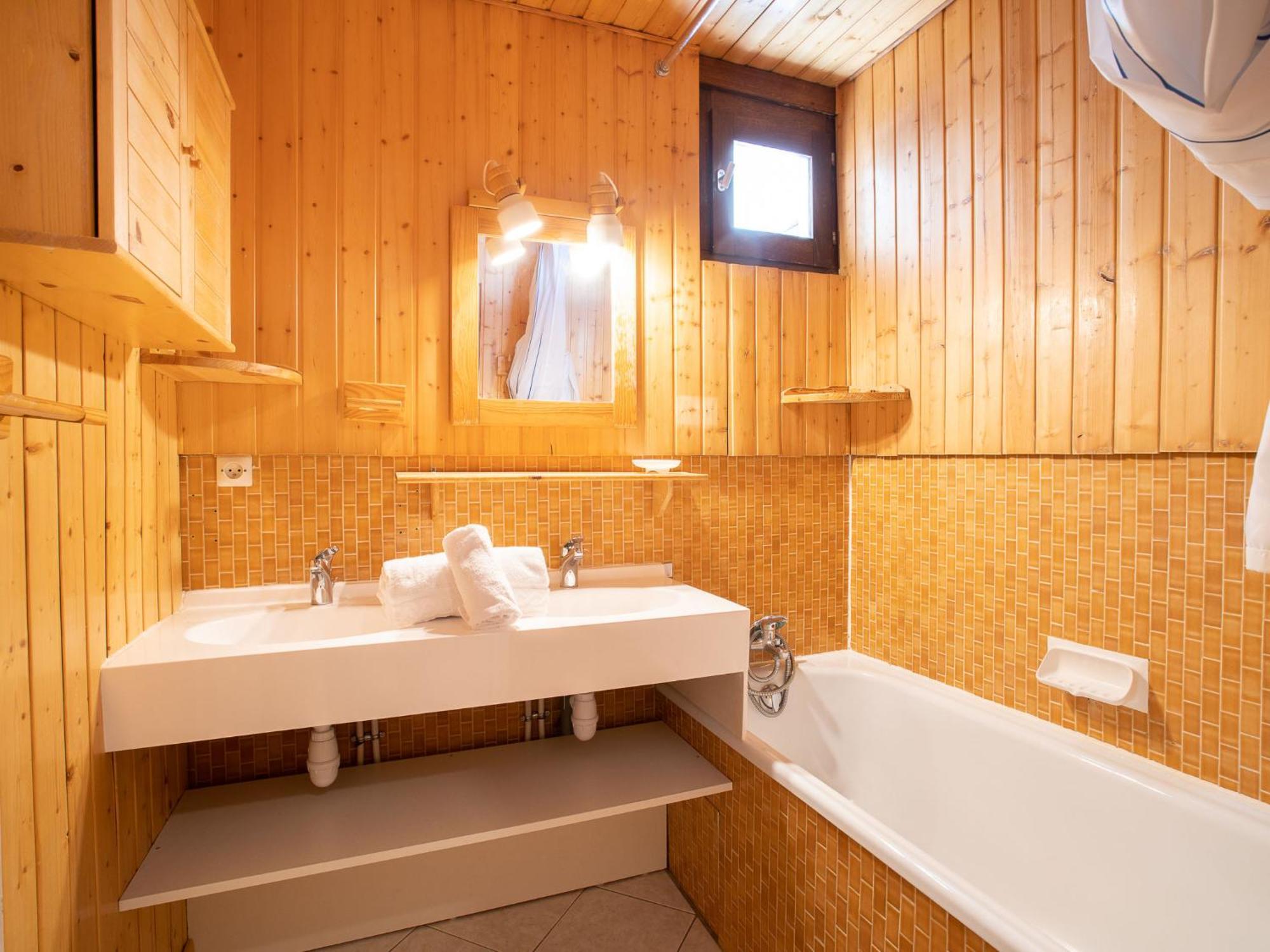 Apartment Le Pramecou - Val Claret-3 By Interhome